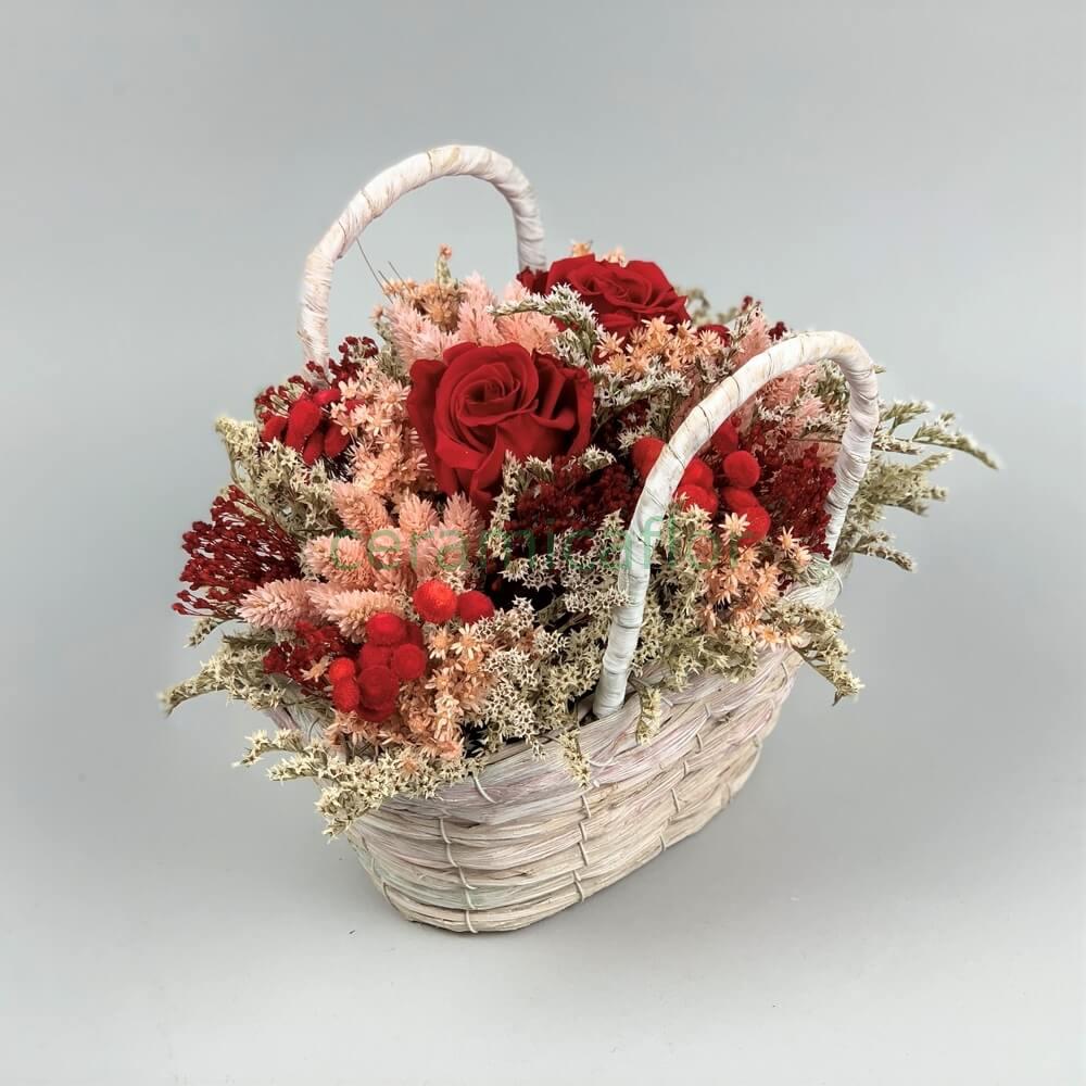 COMP.CESTINO FIORI SECCHI CON DUE ROSE STABILIZZATE CM 25 ROSSO